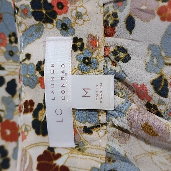 Lauren Conrad Long Sleeves Floral Blouse / Size M - Picture 4 of 13